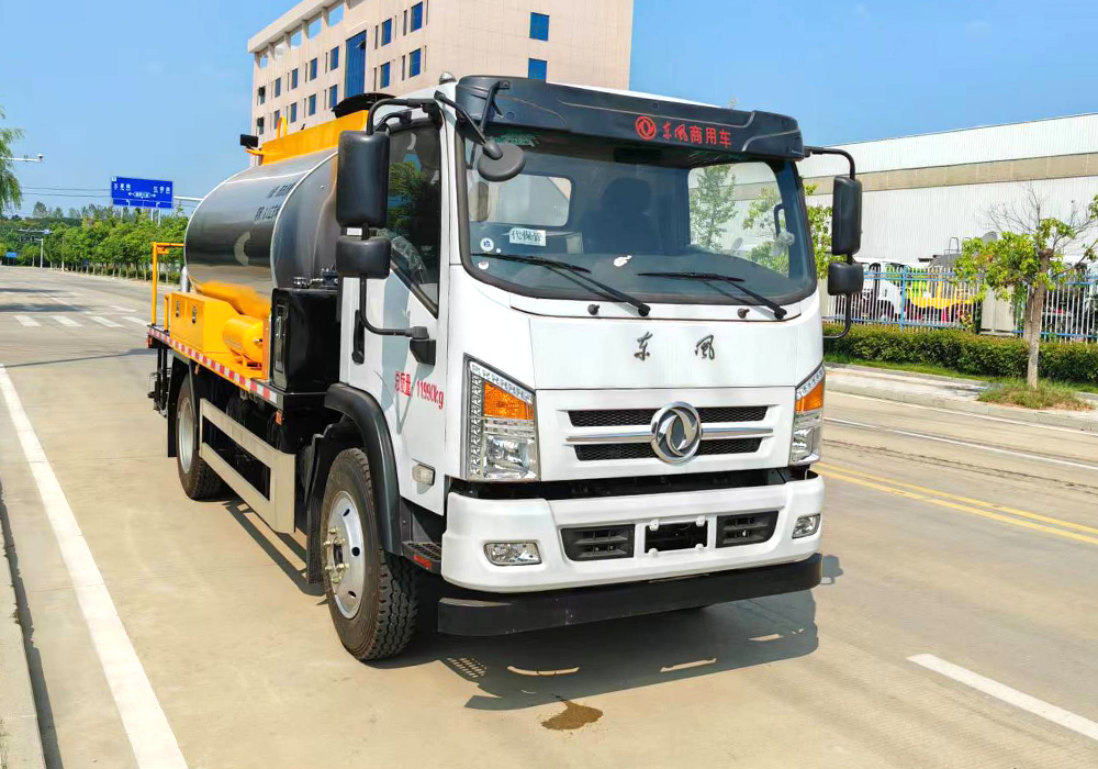 6噸東風(fēng)專(zhuān)底智能瀝青灑布車(chē)